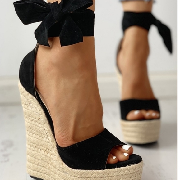 Only the cutest black wedges every - Picture 3 of 4